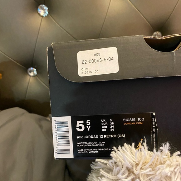 AIR JORDAN 12 RETRO (GS) 5.5Y - Picture 3 of 3